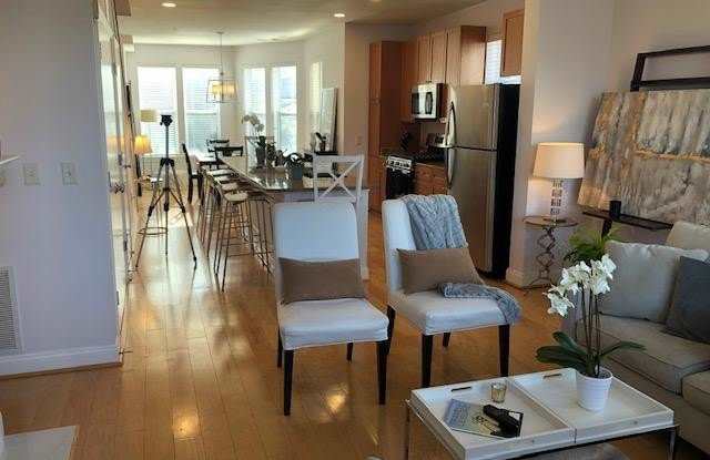 1633 N COLONIAL Terrace unit: 201 - 1633 North Colonial Terrace, Arlington, VA 22209