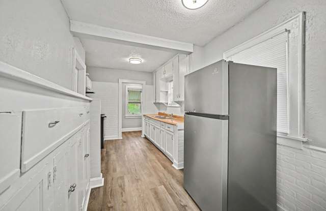 *MOVE IN SPECIAL* $250 Off First Full Month's Rent OR Free 55in TV photos photos