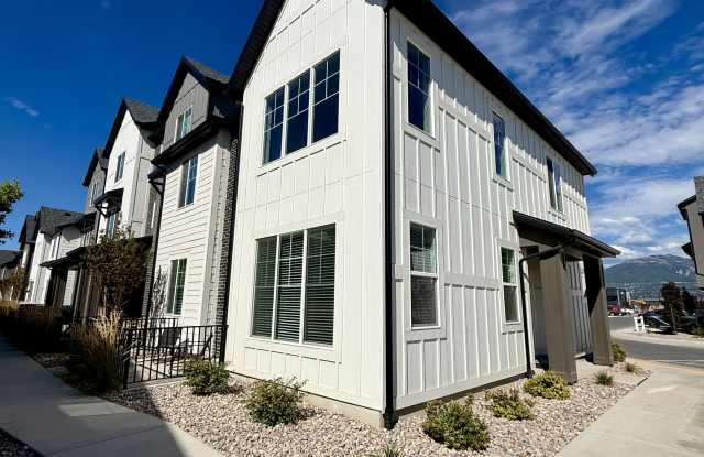 1125 North Clifton Drive Gallery 1
