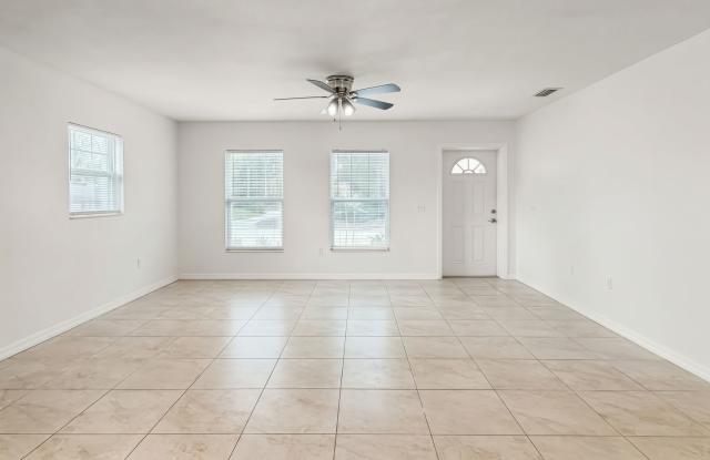Newly Renovated Home with Private Fenced Yard & Garage - 3bed|2bath Gallery 4