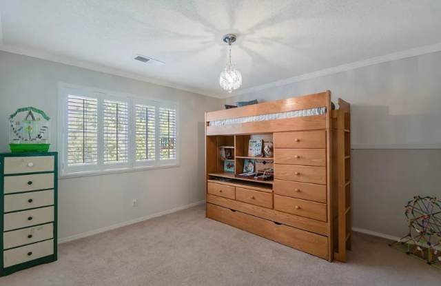 COMING SOON Beautiful 4BR 3 Bath home with a large loft 2900 sqft in Oakland estates Gallery 4