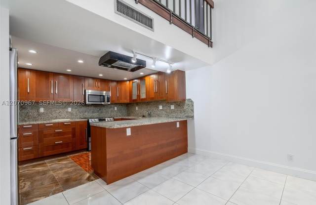 20347 W Country Club Dr Gallery 4