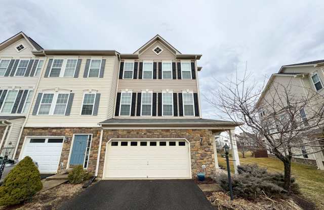 Stunning 3 Bed 2/2 Bath End-Unit Townhome In Desired Stone Ridge South photos photos Stunning 3 Bed 2/2 Bath End-Unit Townhome In Desired Stone Ridge South photos photos