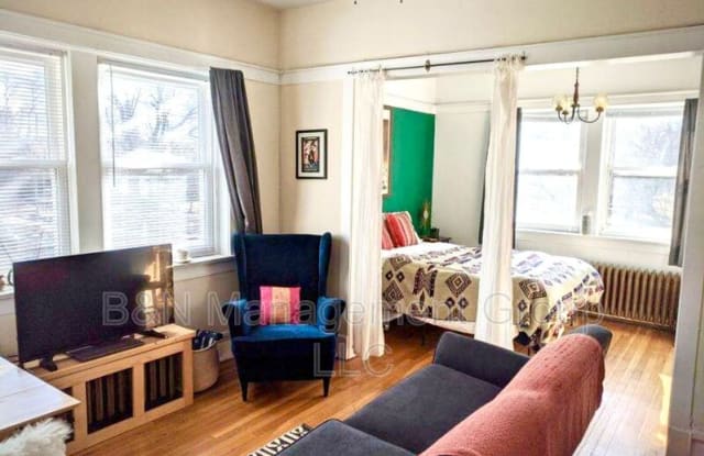 1061 W. Dakin photos photos