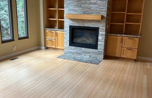 Beautiful 2bd/1.5 ba Townhome with 2 garage and Tesla charger - 38 Clarewood Lane, Oakland, CA 94618
