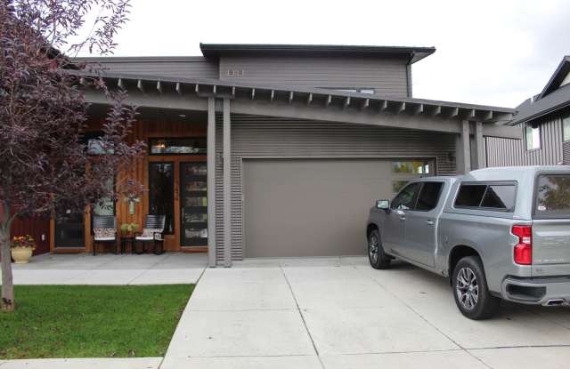 Stunning Fully Furnished Townhome with Lake Views photos photos