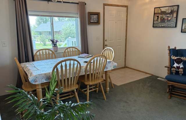 2424 Loyd Dr photos photos