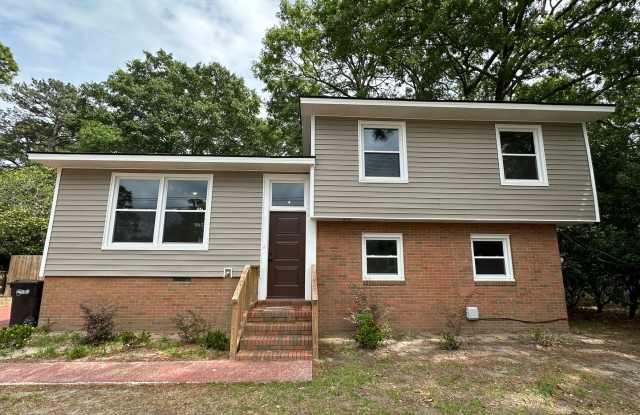 Updated Tri-Level Home! 3 Bedrooms, 2.5 Baths. photos photos