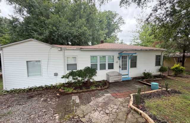 3bd/2ba House in Jackson Park w/ Large Den, Back Porch, & Fenced Back Yard photos photos