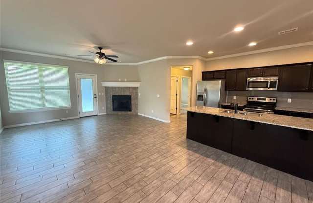 Nice 3 bedroom 2 bath 3 car garage home in East Fayetteville Gallery 3
