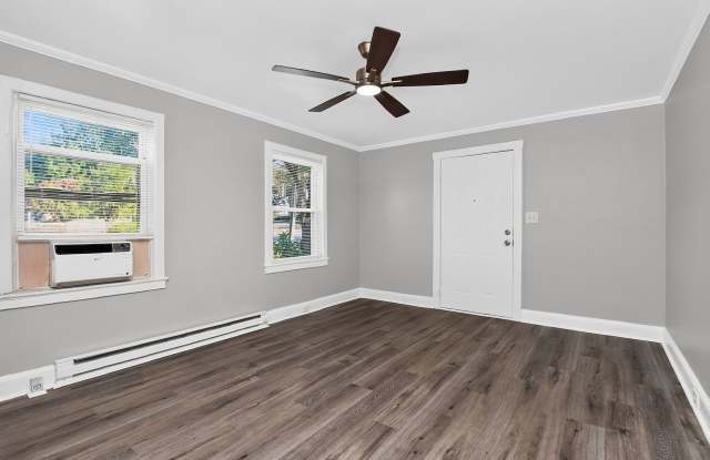 Adorable One Bedroom Duplex Near NoDa! Gallery 4