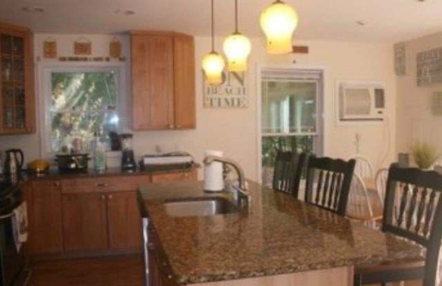 201 Cottage Walk Gallery 4