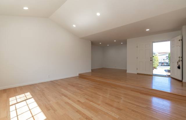6184 Tracel Dr Gallery 4