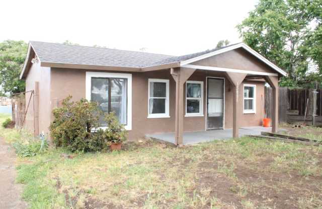 1 Bedroom, 1 Bathroom House in Antioch with Washer/Dryer and Small Bonus Room! photos photos