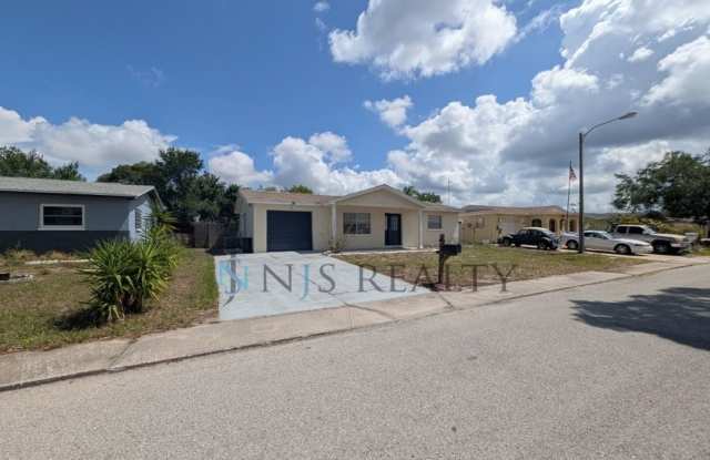 3/1 over 1000sf home with New flooring, FRESH paint, open floorplan!! photos photos