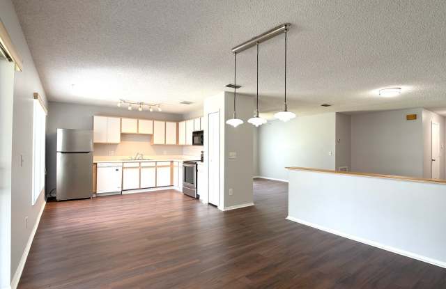Move-In Ready! New Interior Paint! New Laminate Flooring! New Bathroom Tile! Lawn Care & Pest Control Included! Pet Friendly! Gated Community! Gallery 3