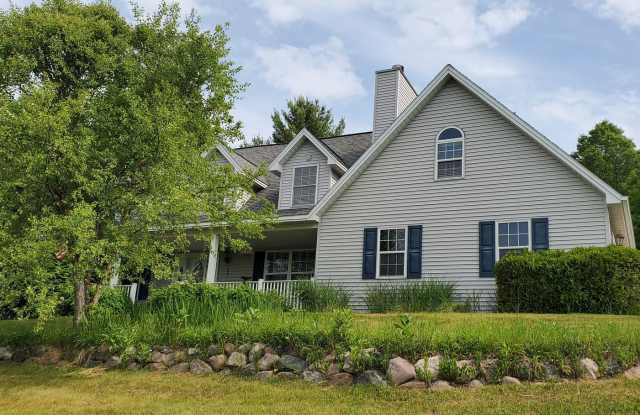 Spacious 5 Bedroom Executive Level Home photos photos