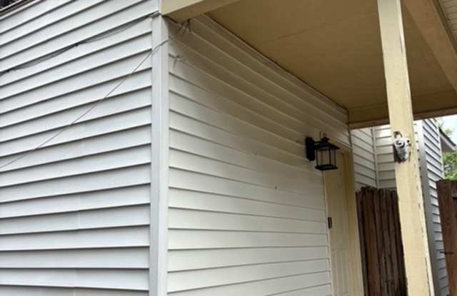 2 Bed 1.5 Bath near USA campus photos photos
