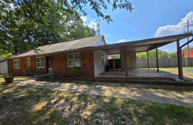 Charming  Conveniently located 3 bedroom home, 1.5 bath in 38134! photos photos