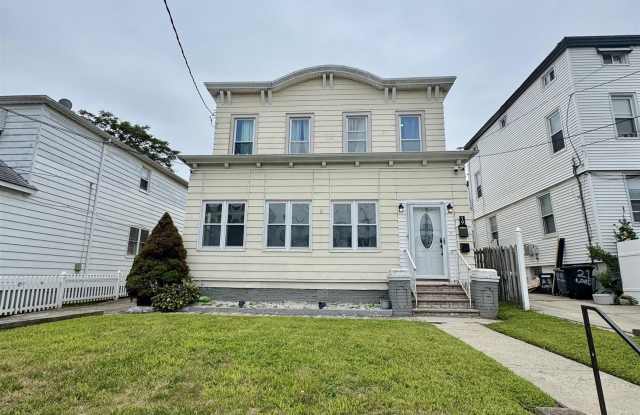 19 LORD AVE photos photos