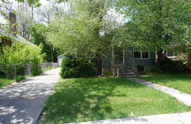 Adorable 1940's Remodeled 4 Bed 2 Bath Home photos photos