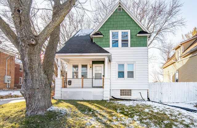 2615 N Wauwatosa Ave photos photos