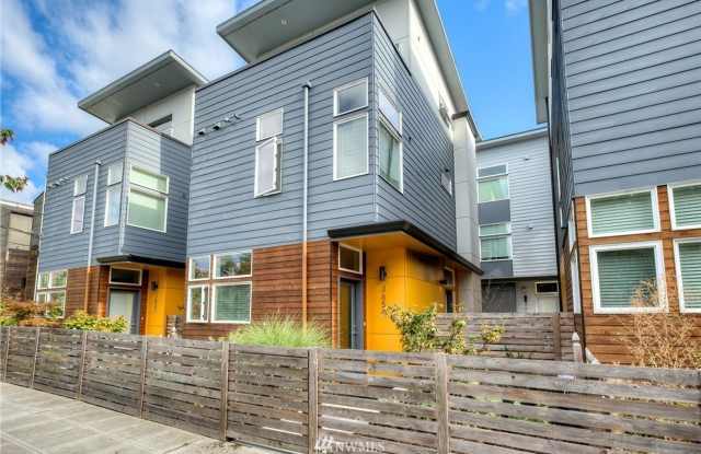 LIKE NEW LUXURY GENESEE PARK TOWNHOME AVAILABLE AUGUST 10TH! photos photos