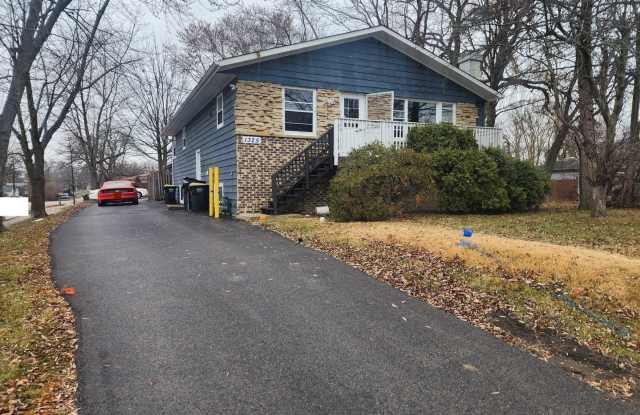 1325 Glenview Court - 1325 North Glenview Court, Round Lake Beach, IL 60073