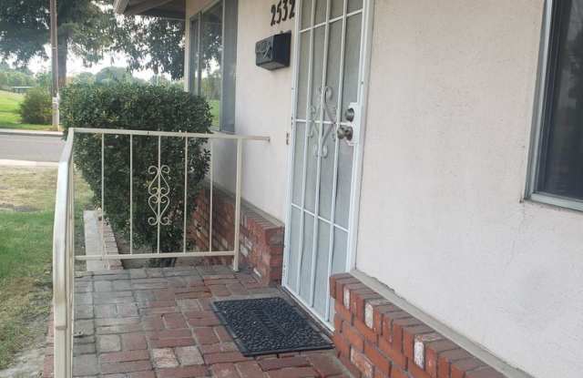 2532 Leslie Lane Gallery 3