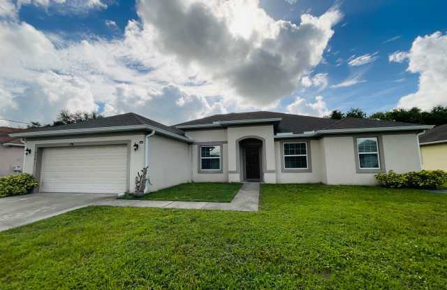 Triple Split Floor Plan - 4 Bedrooms, 3 Bathrooms Gallery 1