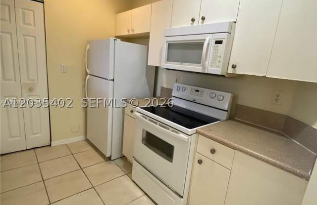 959 NE 42nd Pl Gallery 4