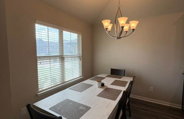 3 bedroom in Yowell Ranch Gallery 3