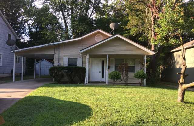Charming home with a carport - 222 East Mcgee Street, Springfield, MO 65807