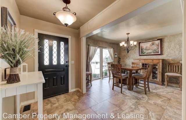 1800 N Nighthawk Court Gallery 4
