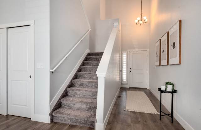 Available NOW! Parker 3 bed 2.5 bath Townhouse Gallery 3