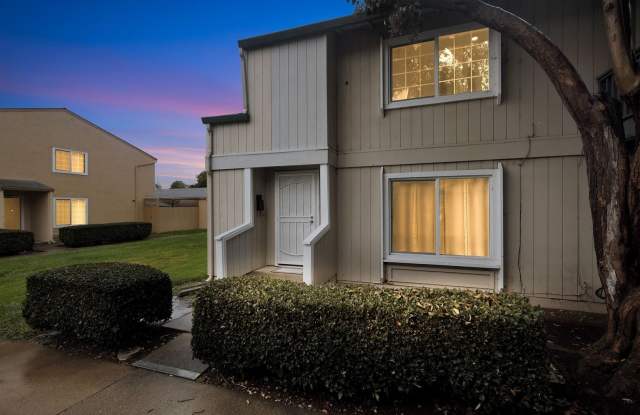Charming 3BR Townhome in Union City - 4226 Comet Circle, Union City, CA 94587