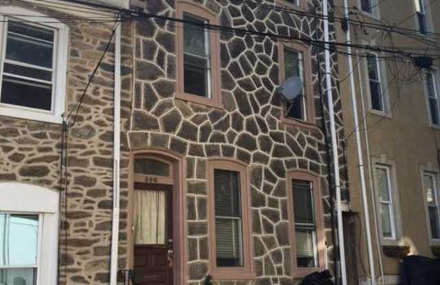 326 CARSON STREET Gallery 2