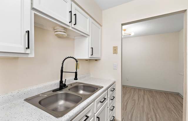 Oval Spring Apartments Gallery 3