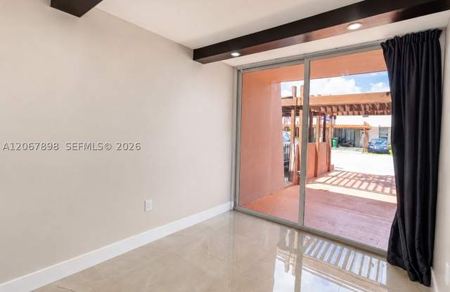 14124 Kendale Lakes Cir Gallery 4