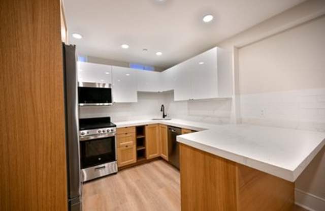 Newly Renovated 2 bed in Bay Village.... Steps away from Chinatown photos photos