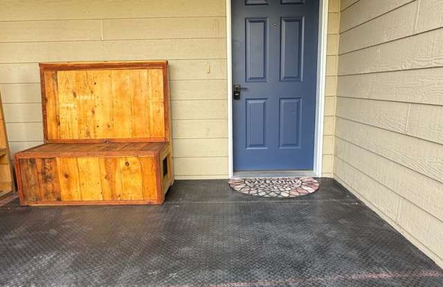 Fully Updated 3-Bedroom Townhome in River Rock Gallery 1