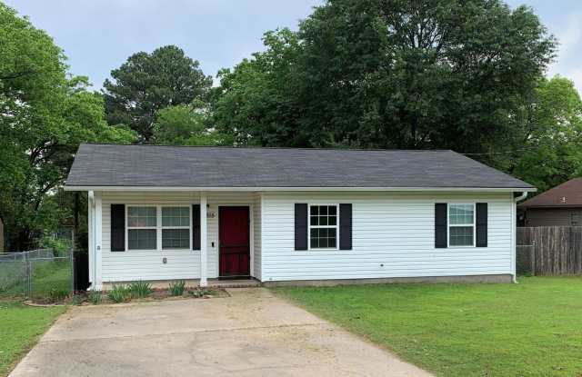 Come take a look at this cute 3 bedroom 1.5 bathroom home! photos photos