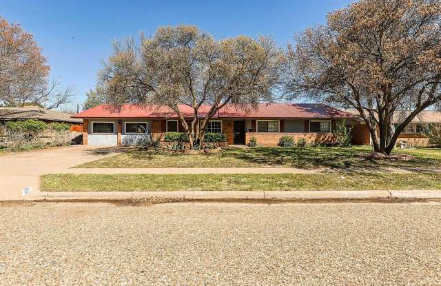 So Much Room! Huge, Newly Remodeled 5 Bedroom 3 Bath Home in Great Location! - 5404 43rd Street, Lubbock, TX 79414