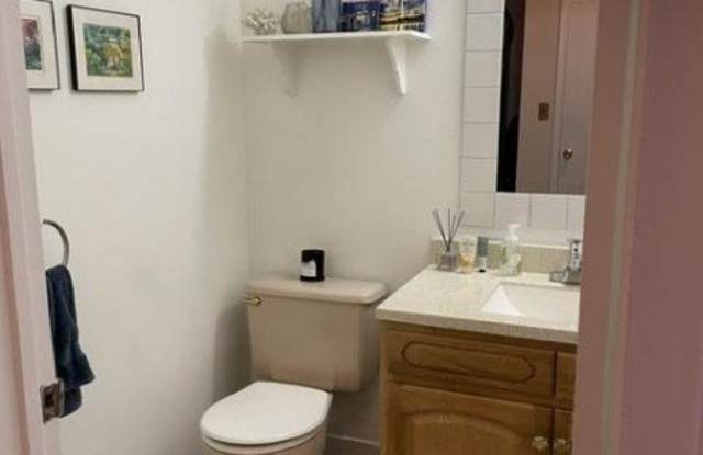 408 Bloomfield Ave Gallery 2