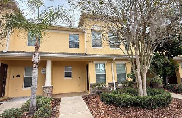 9854 TRUMPET VINE LOOP photos photos