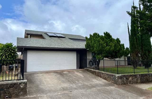 Mililani Town: 4 bed, 2.5 bath House with Den and Large Patio - 94-416 Hokulewa Place, Mililani Town, HI 96789
