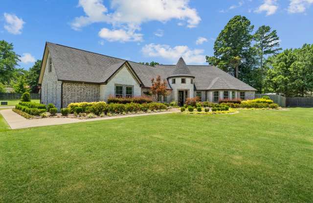 Beautifully maintained and thoughtfully designed. Gallery 1