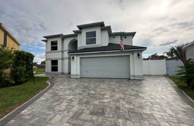 Spacious 4BR/2.5BA Home with Screened Pool & 2-Car Garage photos photos
