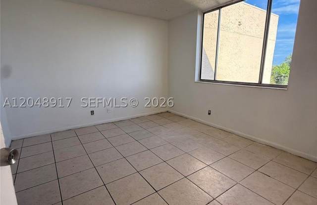 2830 Somerset Dr Gallery 4