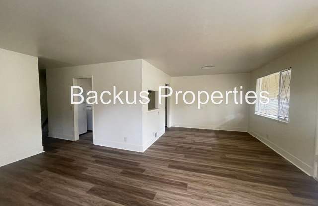 Large two-story home close to Del Monte Shopping Center in Monterey Gallery 4